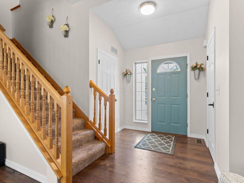 1097 Pebble Brook Drive, Columbus, OH 43240 Photo 4
