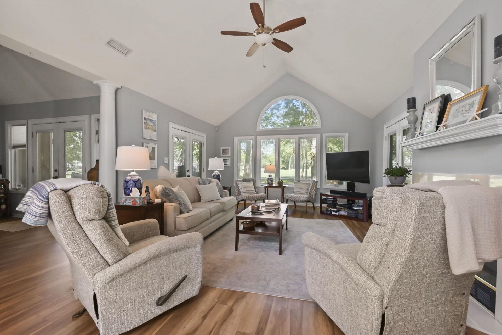 1207 Spinnaker Dr. Photo 6