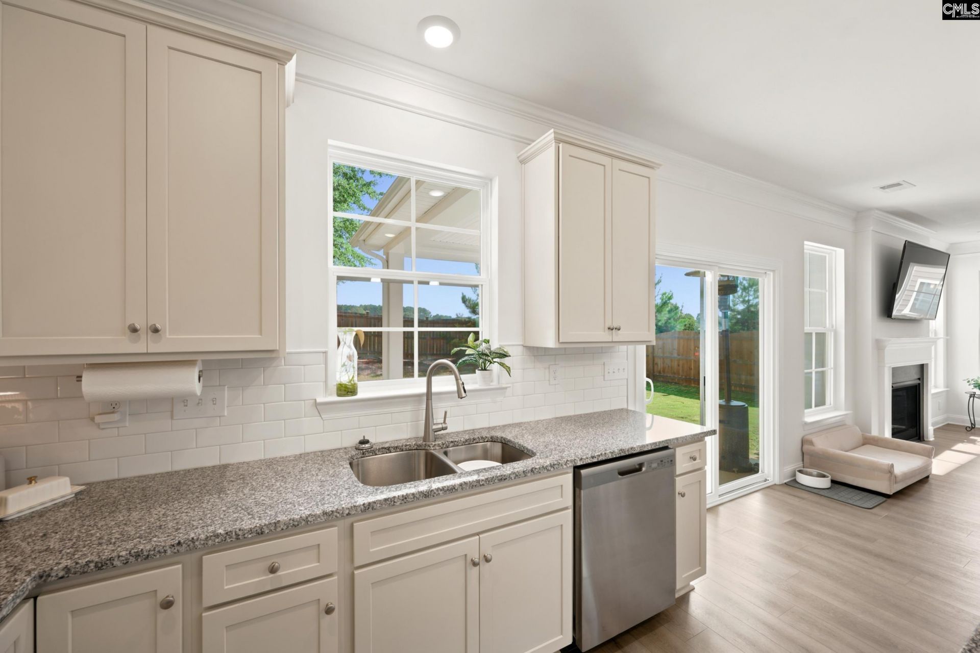 388 Stillington Street Photo 8