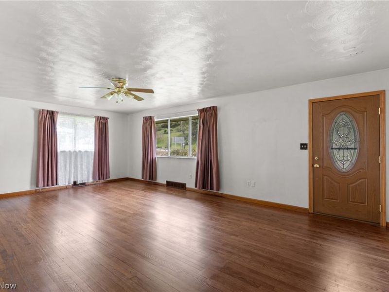 301 Alpine Drive, Toronto, OH 43964 Photo 4
