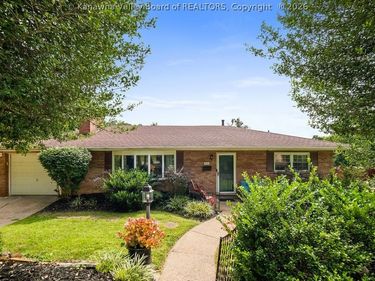 910 Chester Road, Charleston, WV 25302