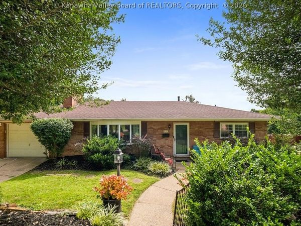 910 Chester Road, Charleston, WV 25302