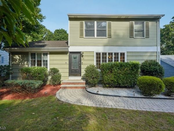 89 Minnehaha Blvd, Oakland, NJ 07436
