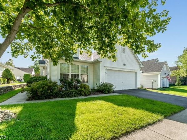 99 Kensington Cir, White, NJ 07823