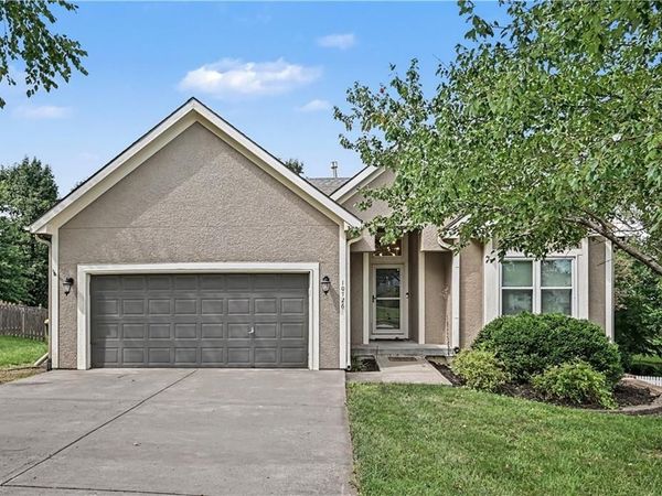 10726 N Tennessee Avenue, Kansas City, MO 64157