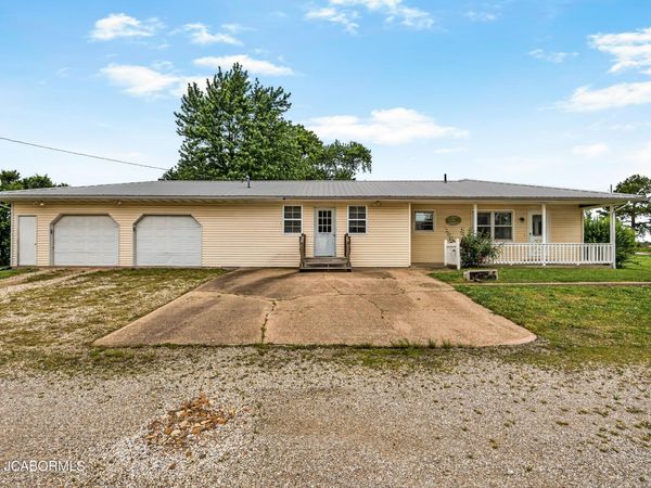 10206 STATE ROUTE 52 , Versailles, MO 65084