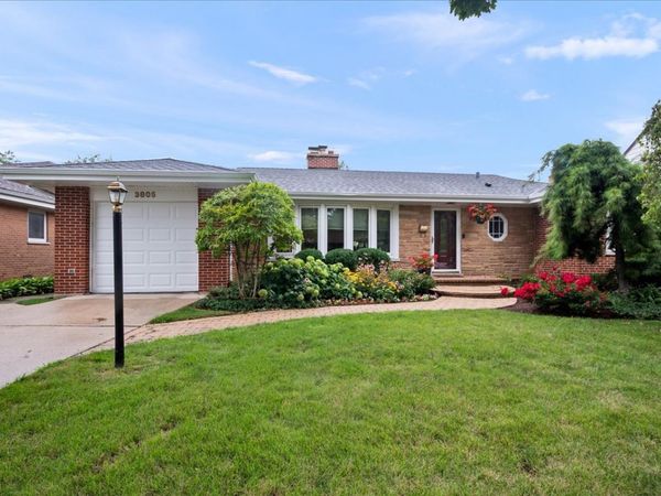 3805 W Jarlath Street, Lincolnwood, IL 60712