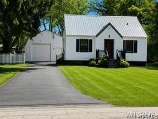 139 Allendale Road , West Seneca, NY 14224