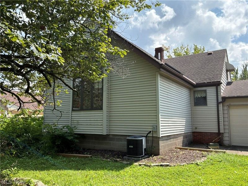 706 North Street, Brooklyn Heights, OH 44131 Photo 2