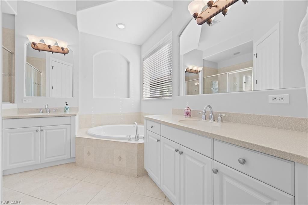 7828 Valencia Ct , Naples, FL 34113 Photo