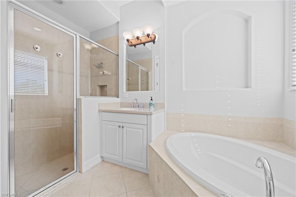 7828 Valencia Ct , Naples, FL 34113 Photo