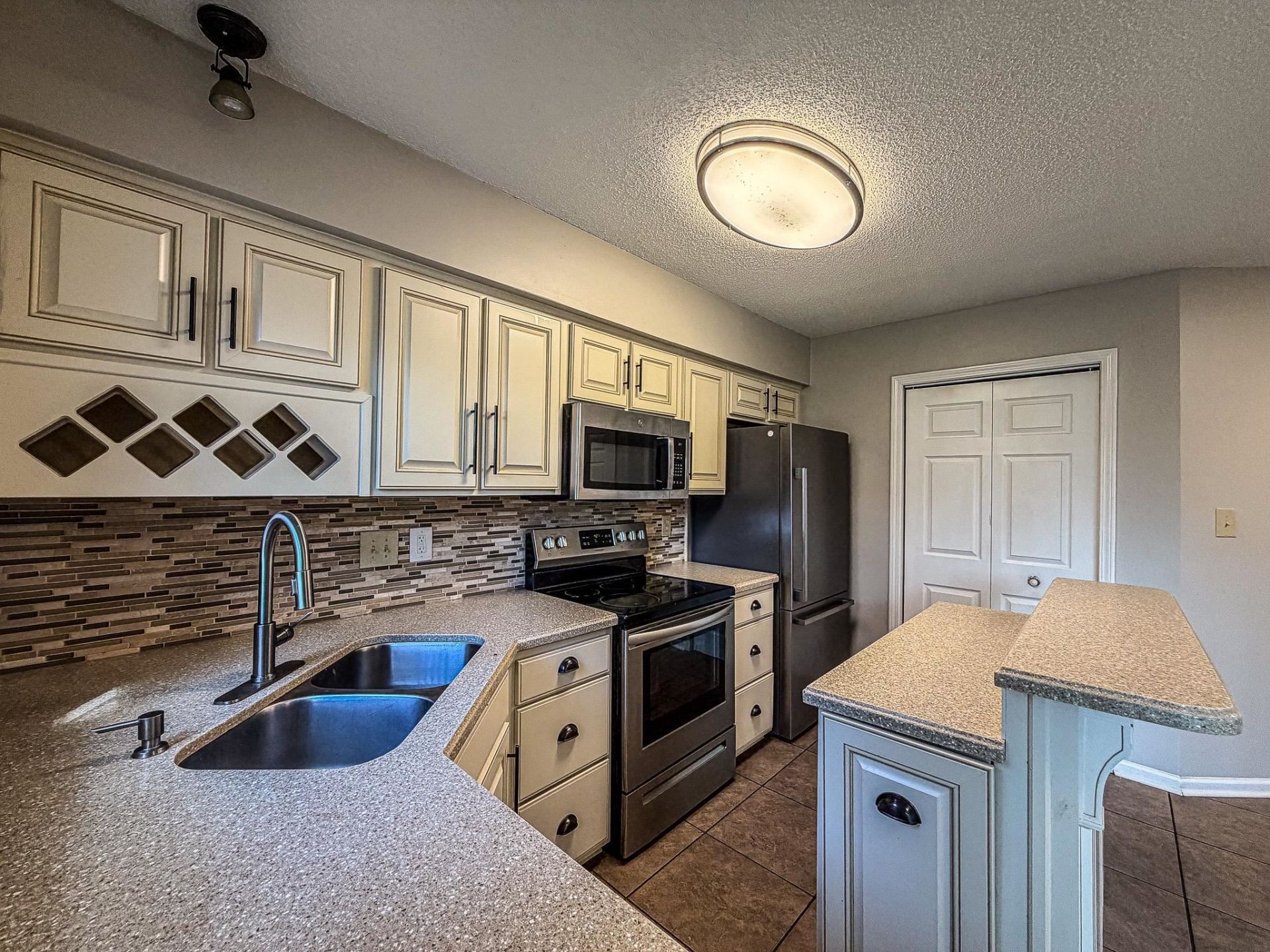 302 Scotts Mill Ct. Photo 10