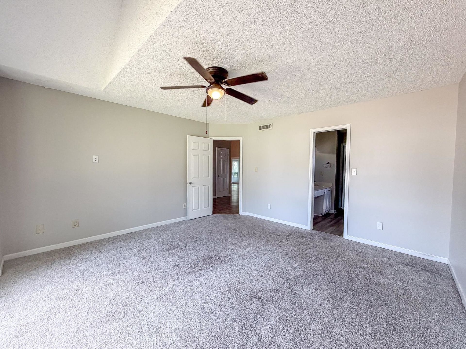 302 Scotts Mill Ct. Photo 18