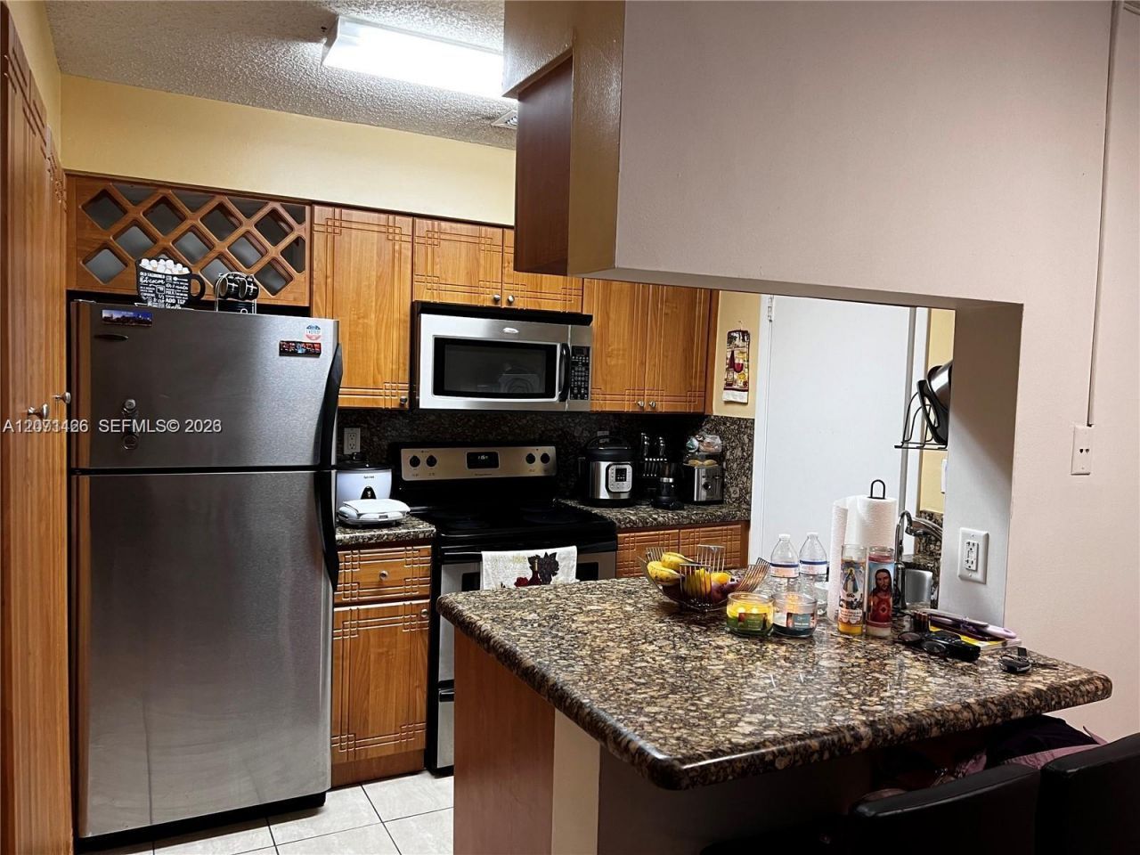 17505 NW 67th Pl , Unit C-11, Hialeah, FL 33015 Photo
