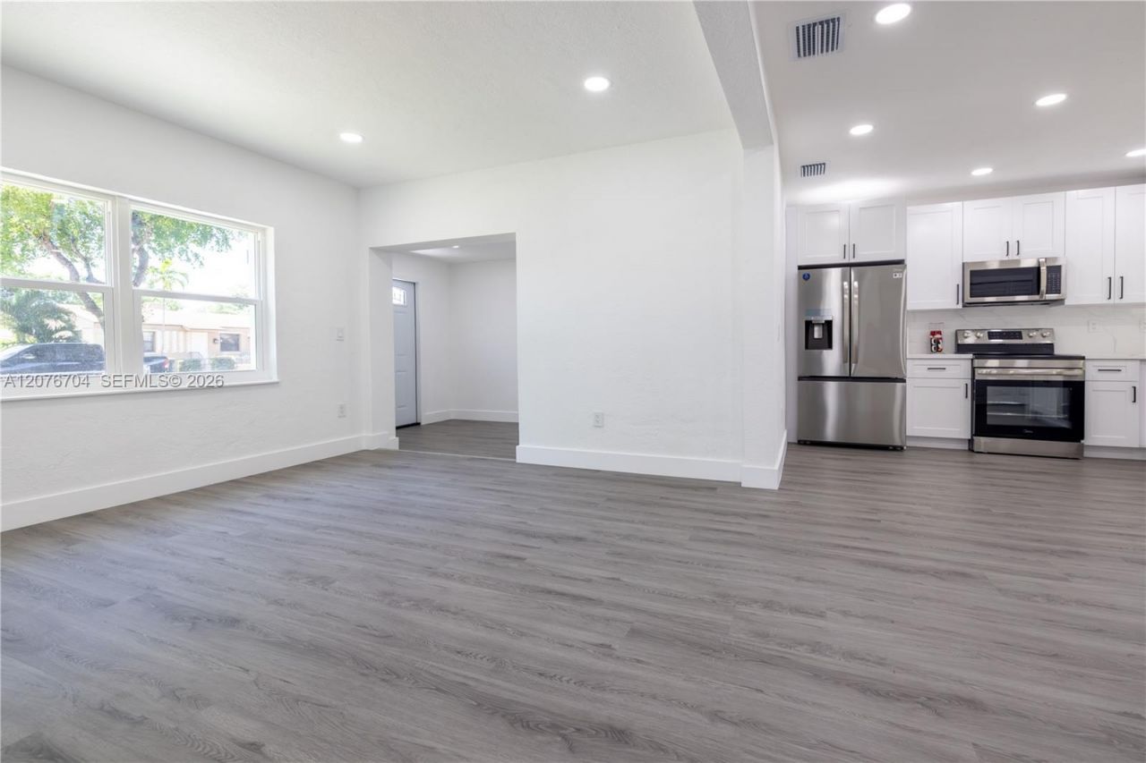 1029 NW 42nd St, Miami, FL 33127 Photo