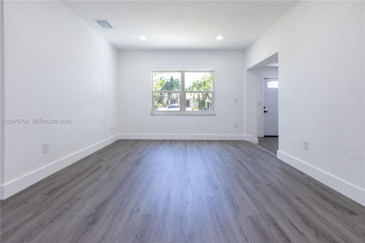 1029 NW 42nd St, Miami, FL 33127 Photo