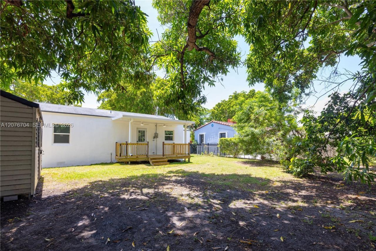 1029 NW 42nd St, Miami, FL 33127 Photo