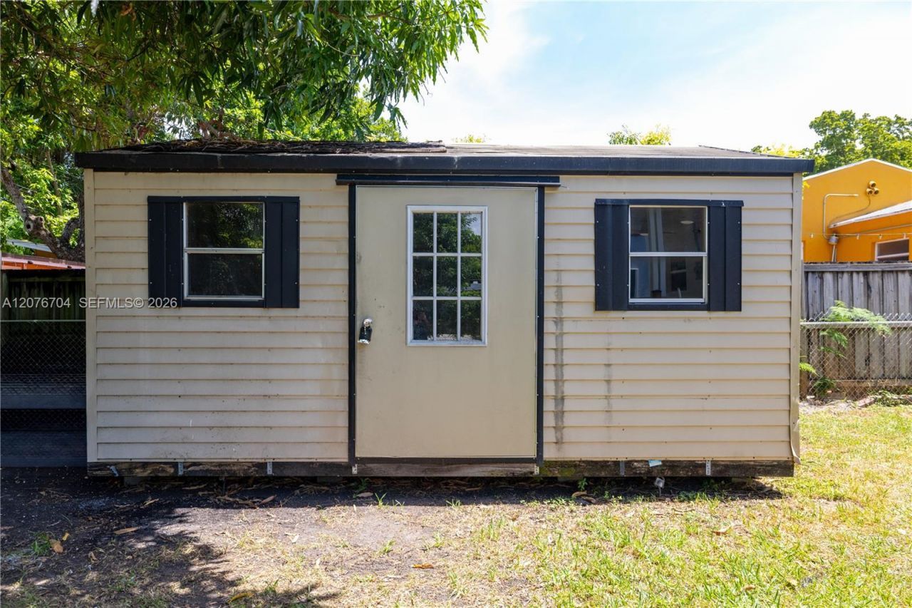 1029 NW 42nd St, Miami, FL 33127 Photo