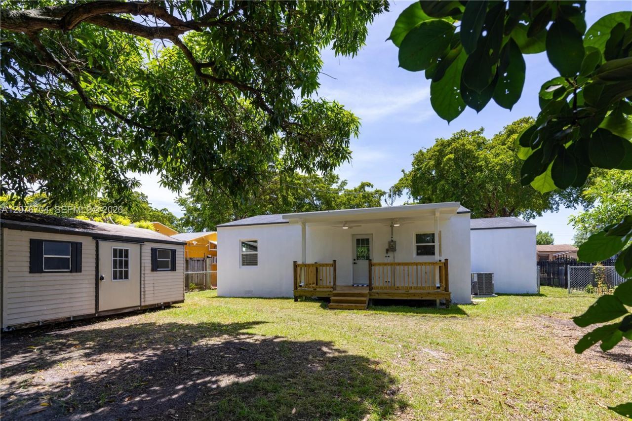 1029 NW 42nd St, Miami, FL 33127 Photo