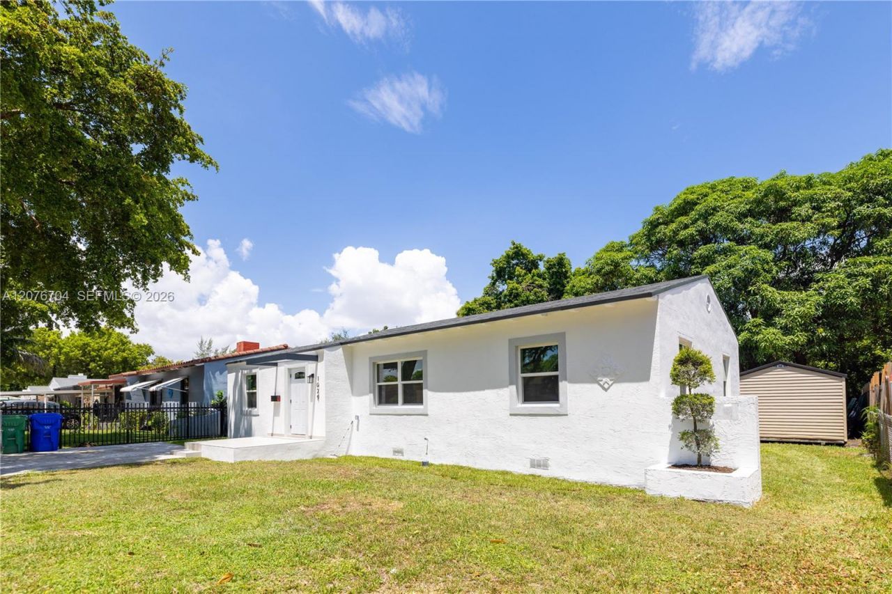 1029 NW 42nd St, Miami, FL 33127 Photo