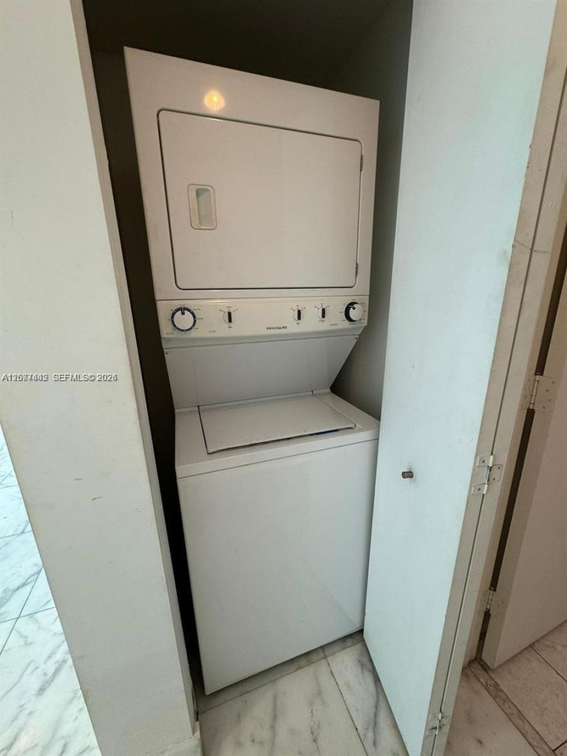 1331 Brickell Bay Dr , Unit 1704, Miami, FL 33131 Photo