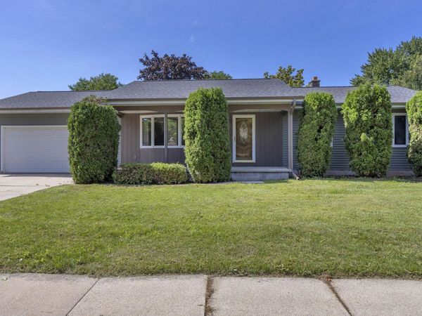 542 Wakefield Ave, Fond Du Lac, WI 54935