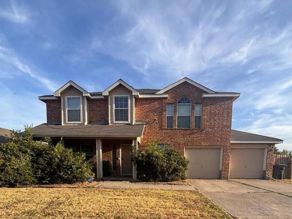700 Gemstone Trail, Arlington, TX 76002