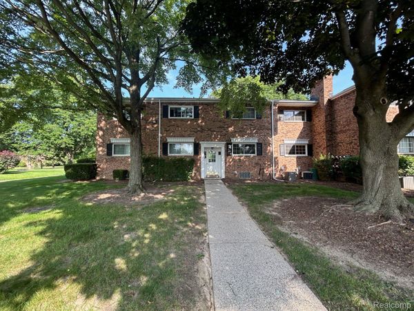 683 E FOX HILLS Drive , Bloomfield Township, Mi 48304
