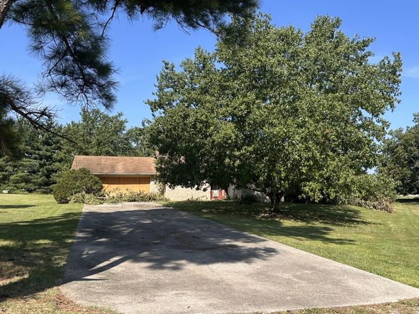 6586 Roberts Road , Marion, IL 62959