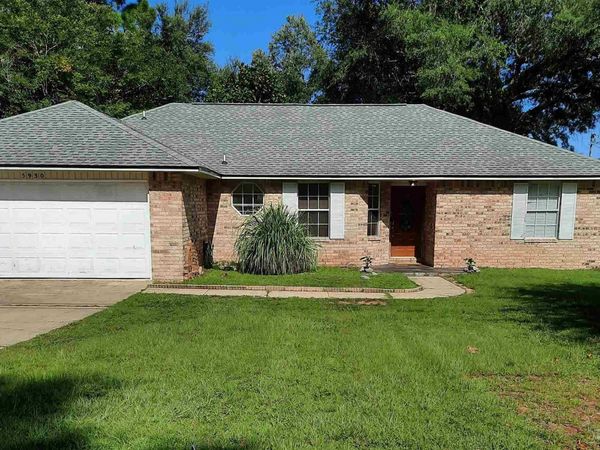 5930 Herlong Dr, Milton, FL 32570