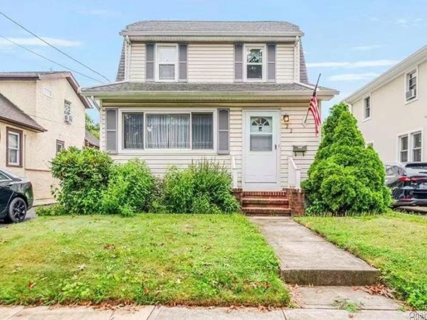 22 Pansy Avenue , Floral Park, NY 11001