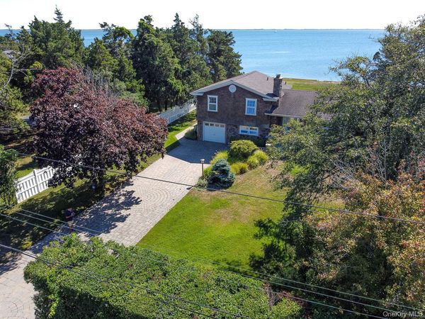 8 Bay Road , East Patchogue, NY 11772