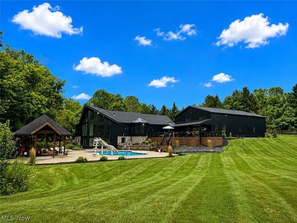 2245 Thoroughbred Drive, Wadsworth, OH 44281
