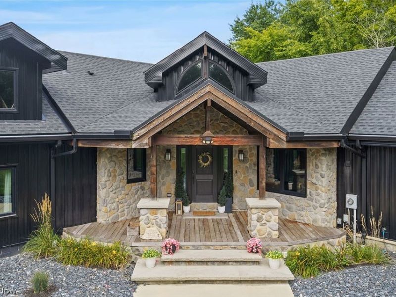 2245 Thoroughbred Drive, Wadsworth, OH 44281 Photo 2