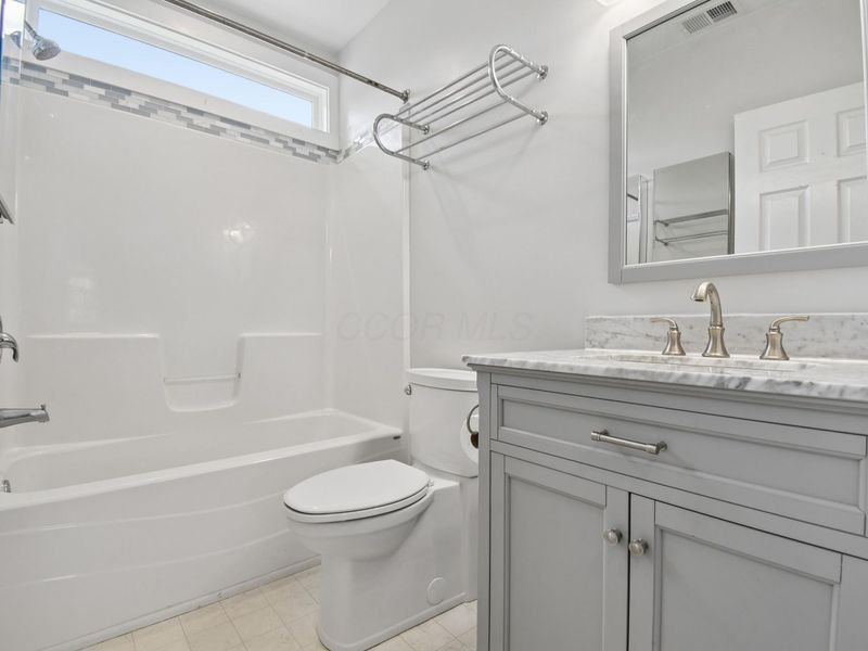 1121 W Washington Street , Baltimore, OH 43105 Photo 13