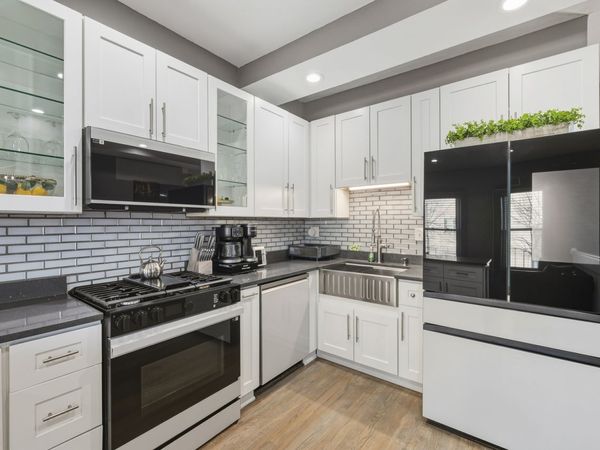231 E 59th Street , Unit 1, Chicago, IL 60637