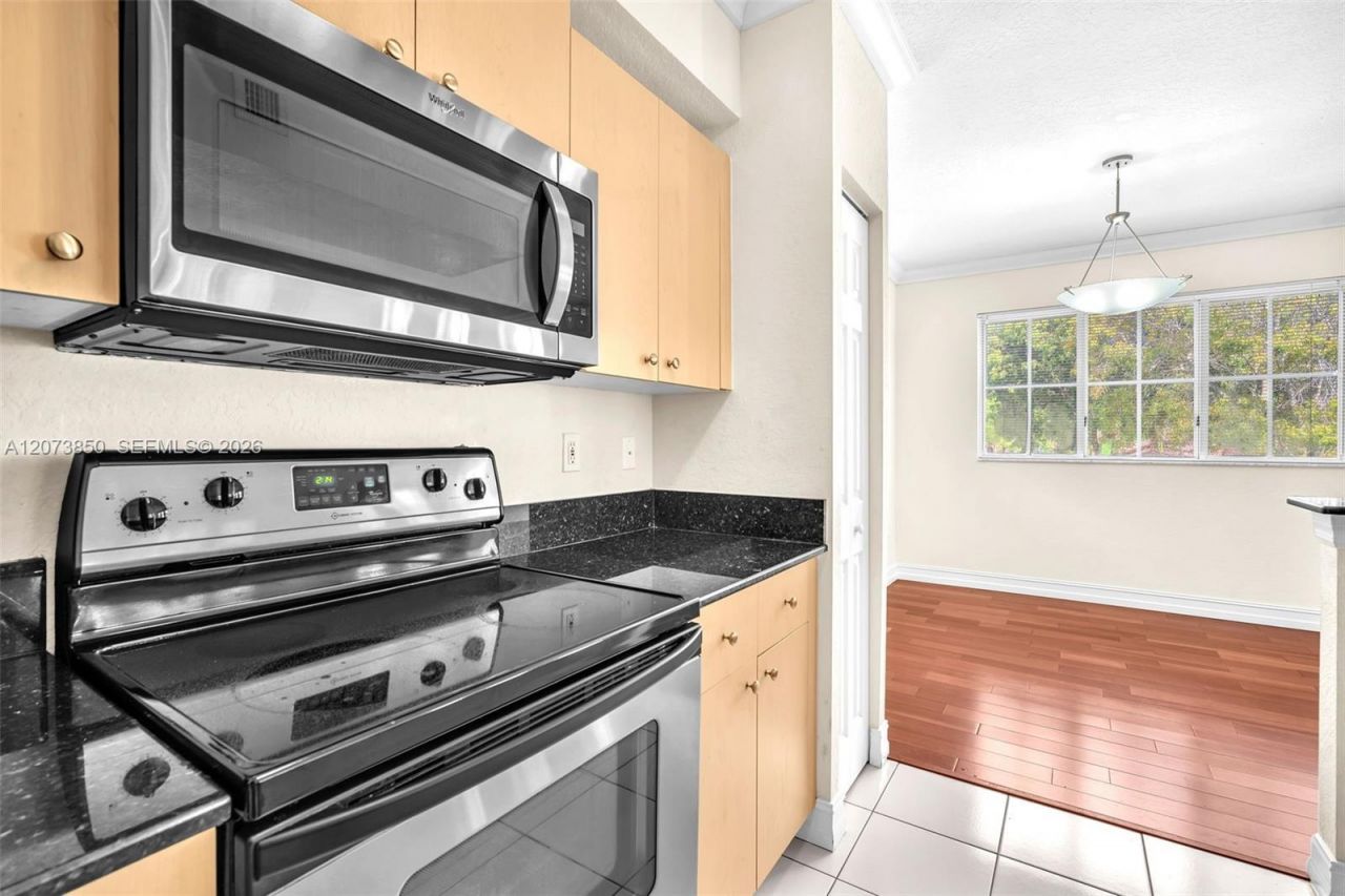2532 Centergate Dr , Unit 201, Miramar, FL 33025 Photo