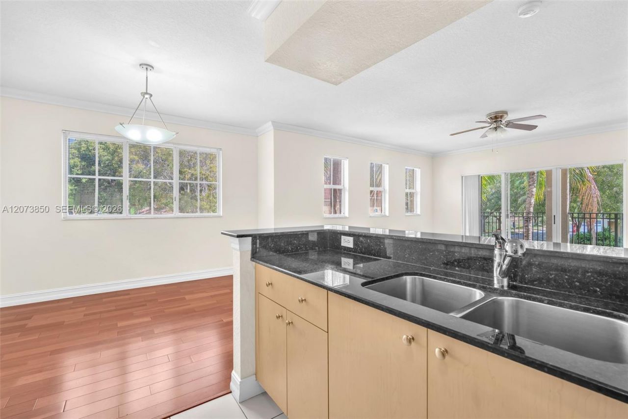 2532 Centergate Dr , Unit 201, Miramar, FL 33025 Photo