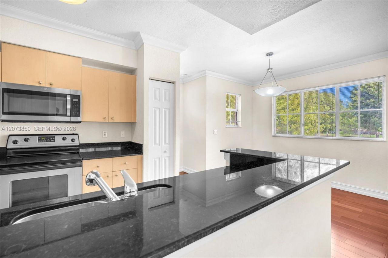 2532 Centergate Dr , Unit 201, Miramar, FL 33025 Photo
