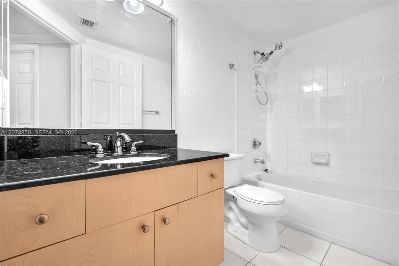 2532 Centergate Dr , Unit 201, Miramar, FL 33025 Photo