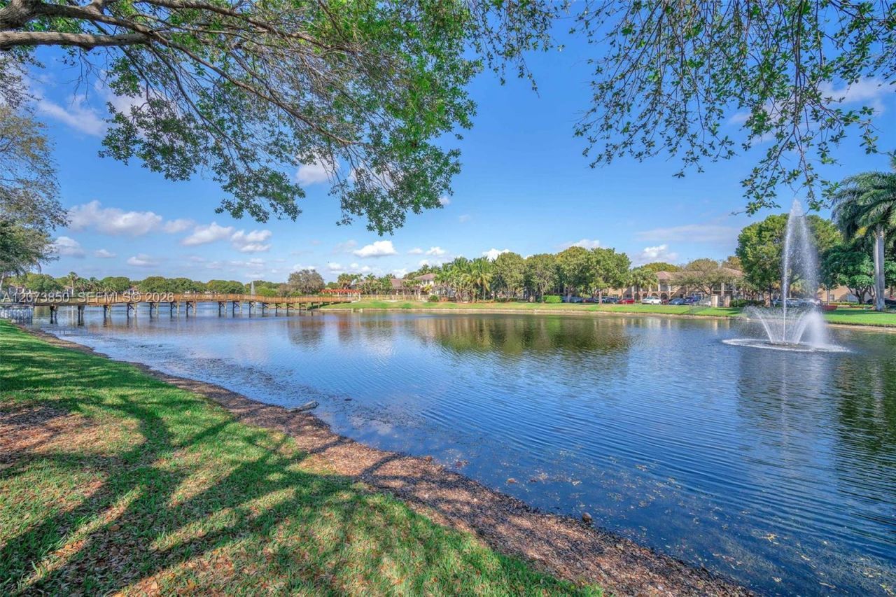 2532 Centergate Dr , Unit 201, Miramar, FL 33025 Photo