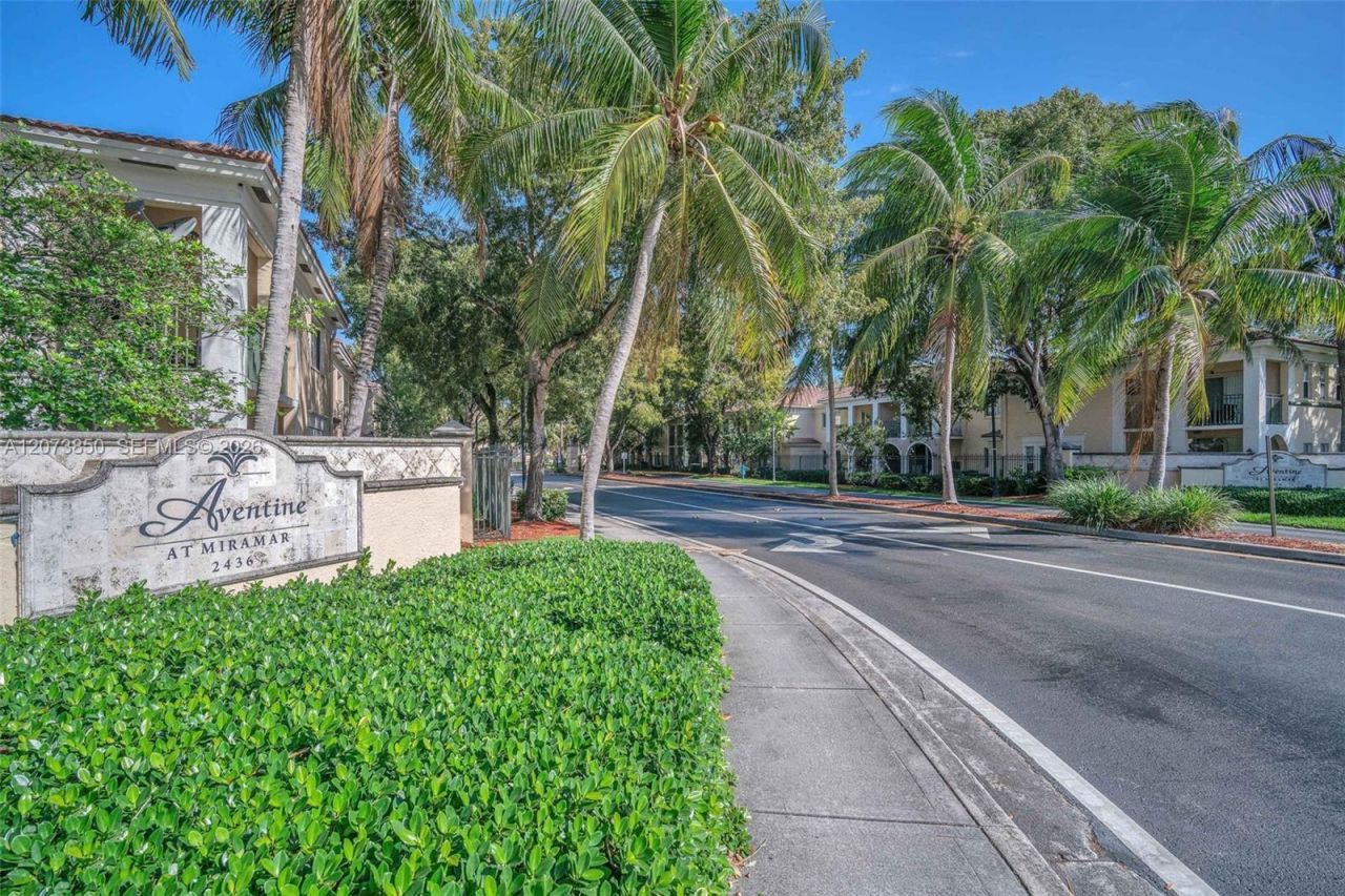 2532 Centergate Dr , Unit 201, Miramar, FL 33025 Photo