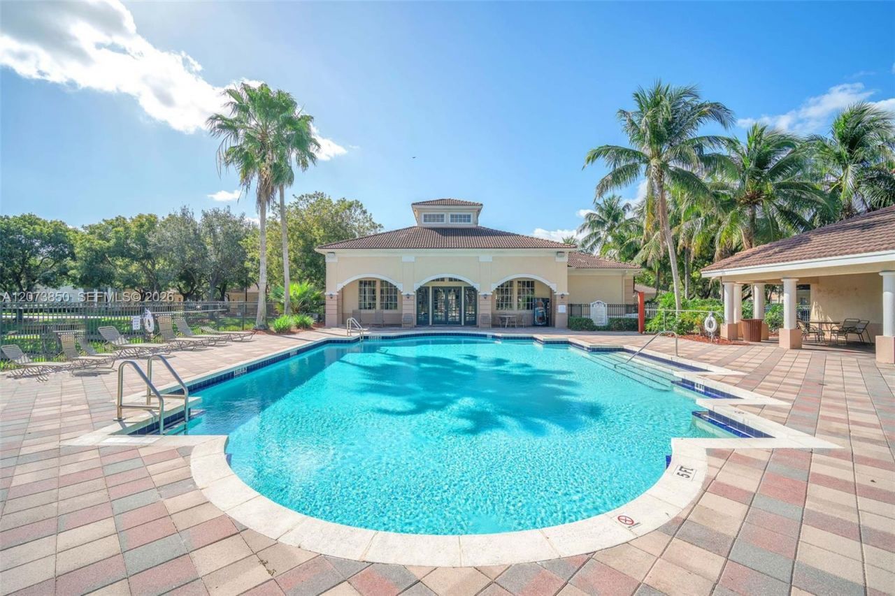 2532 Centergate Dr , Unit 201, Miramar, FL 33025 Photo