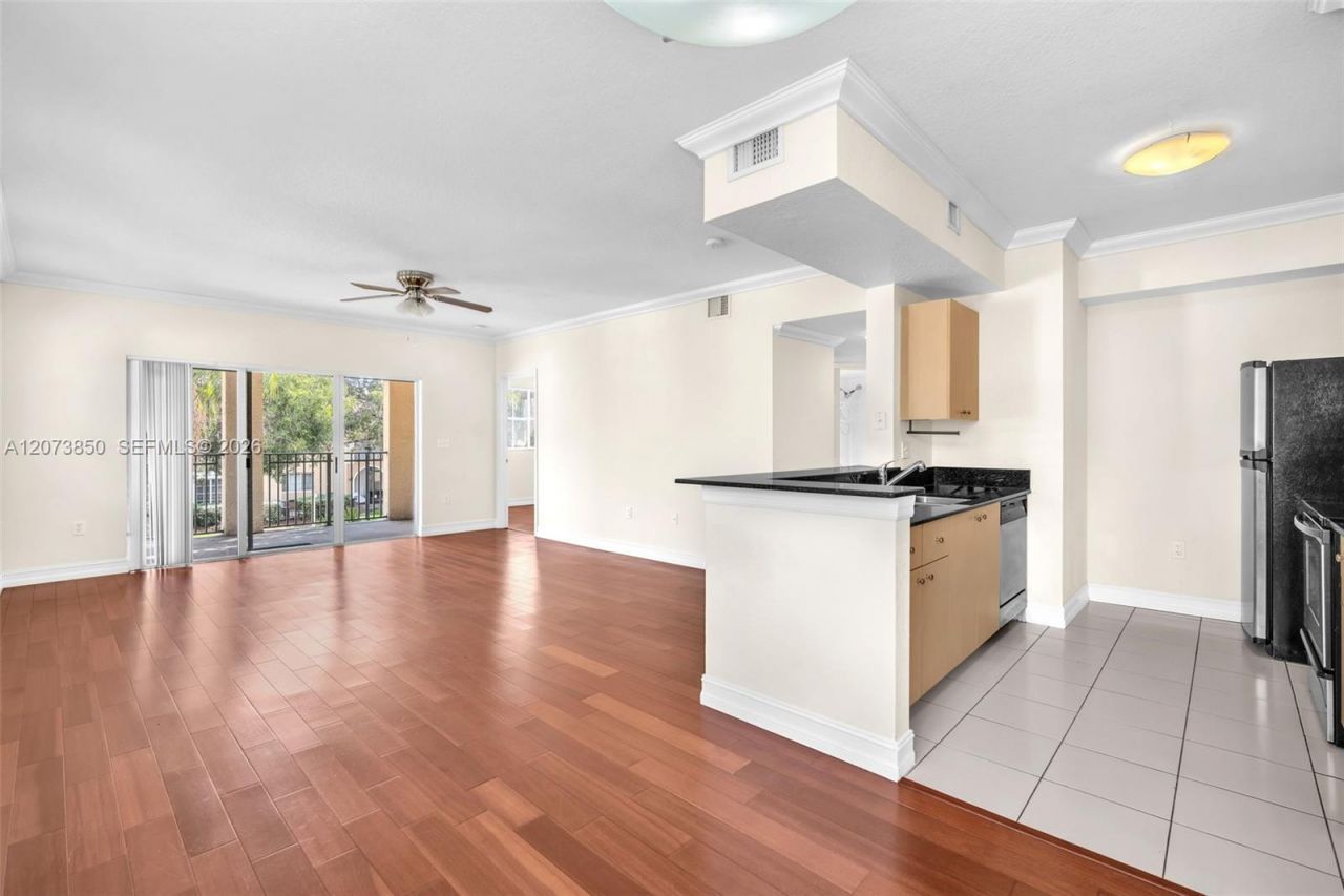 2532 Centergate Dr , Unit 201, Miramar, FL 33025 Photo