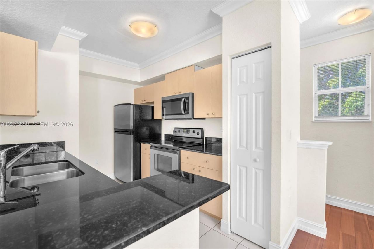 2532 Centergate Dr , Unit 201, Miramar, FL 33025 Photo