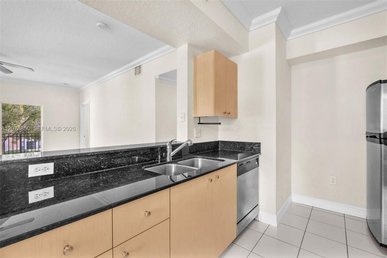 2532 Centergate Dr , Unit 201, Miramar, FL 33025 Photo