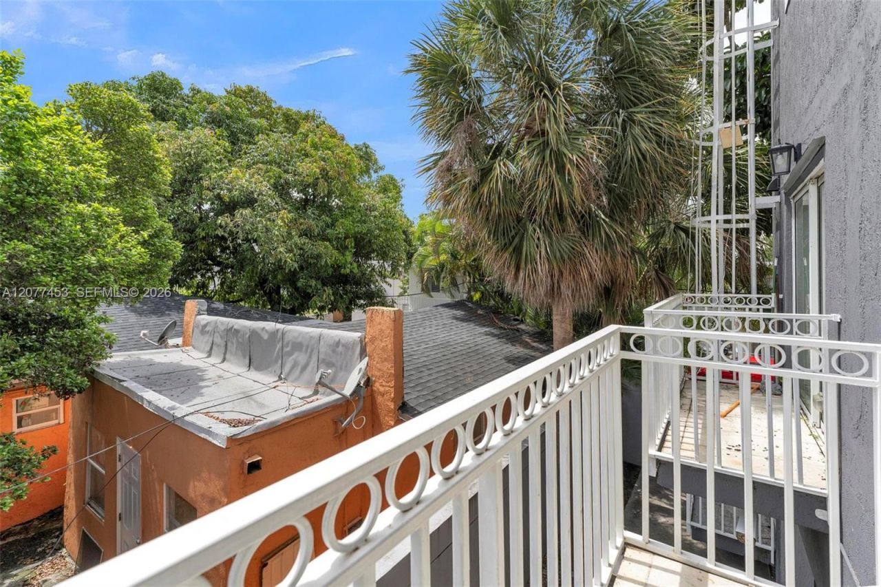 1421 SW 3rd St, Unit 208, Miami, FL 33135 Photo
