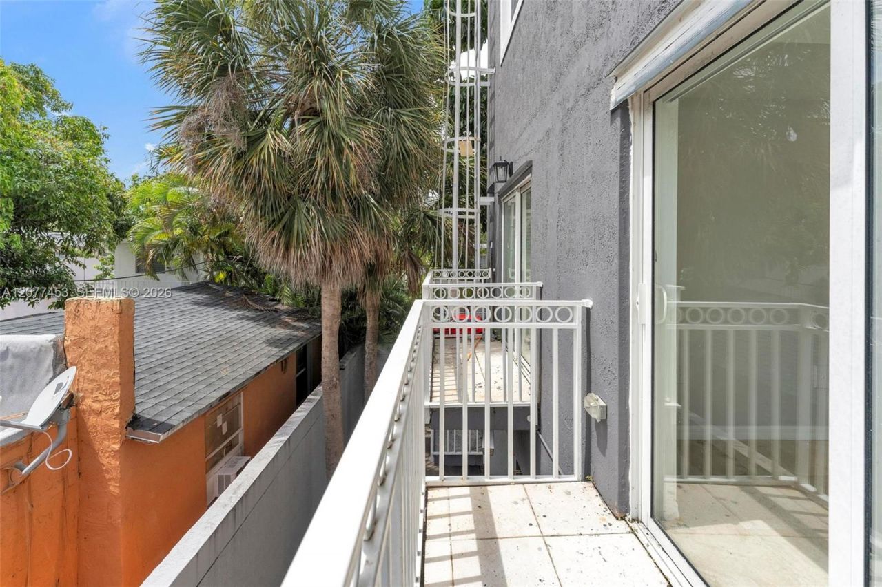1421 SW 3rd St, Unit 208, Miami, FL 33135 Photo