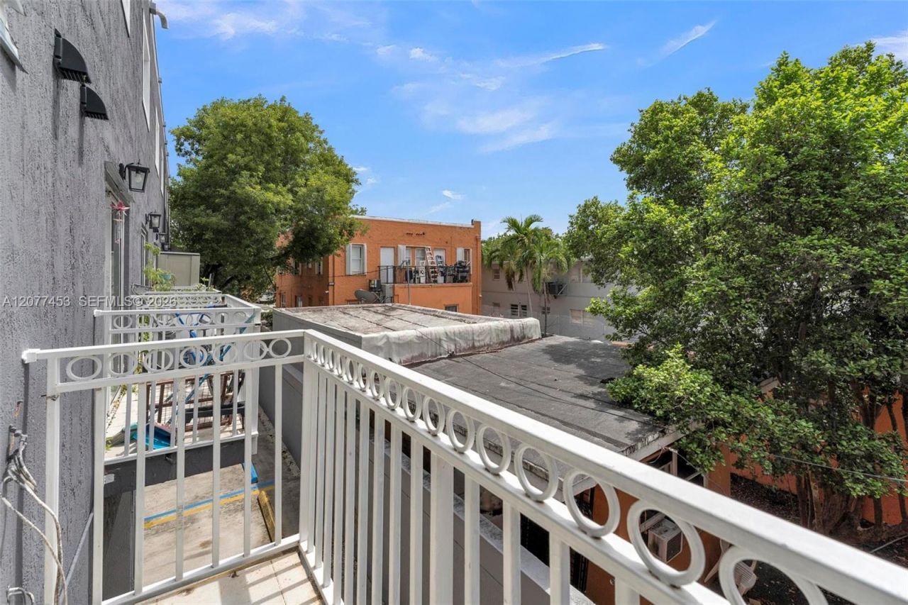 1421 SW 3rd St, Unit 208, Miami, FL 33135 Photo