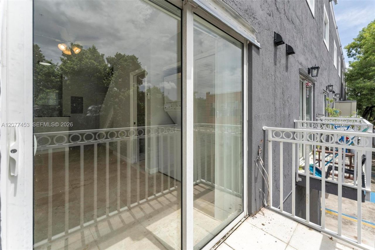 1421 SW 3rd St, Unit 208, Miami, FL 33135 Photo